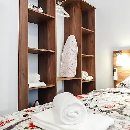 Silvy's Pretty House - Studio 3